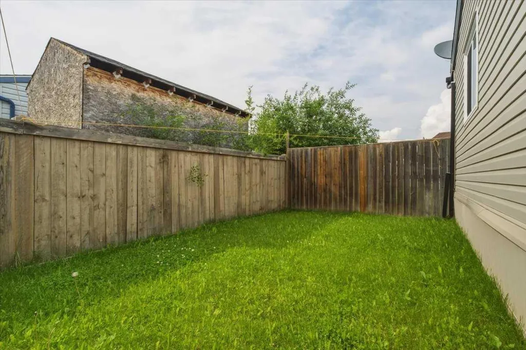 8922 89 Street Grande Prairie AB T8X0G1