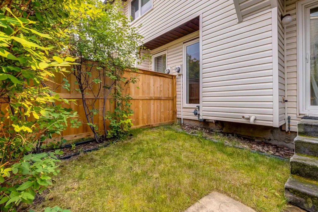 1190 Ranchview Road NW Calgary AB T3G 1Y2