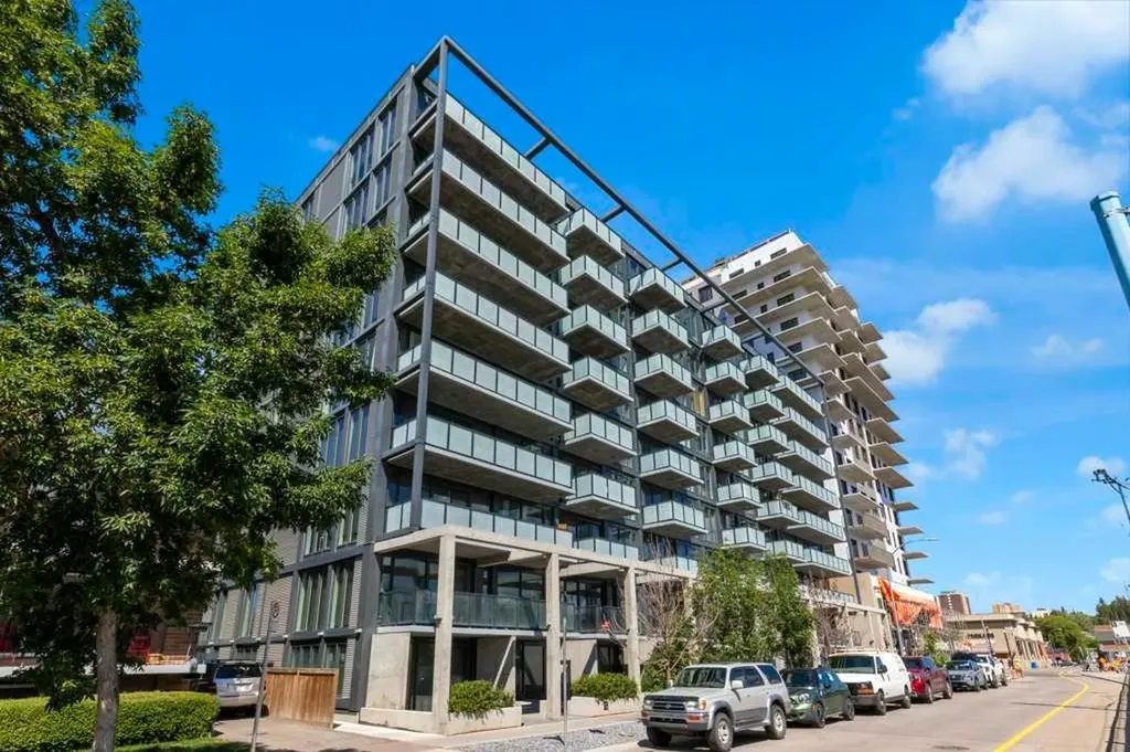 327 9a Street NW Calgary AB T2N1T7