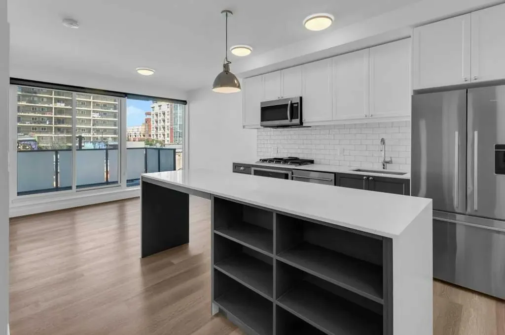 327 9a Street NW Calgary AB T2N1T7
