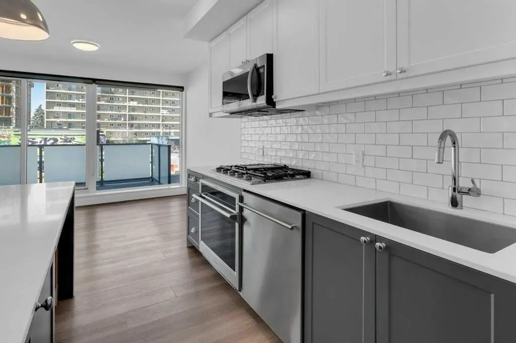 327 9a Street NW Calgary AB T2N1T7