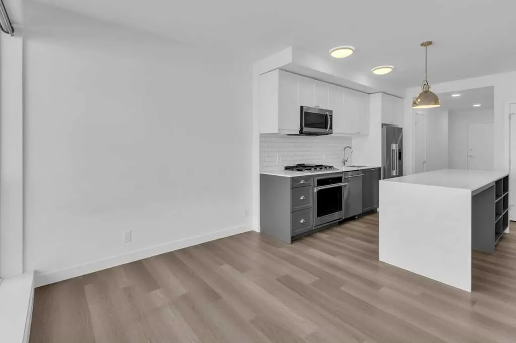 327 9a Street NW Calgary AB T2N1T7