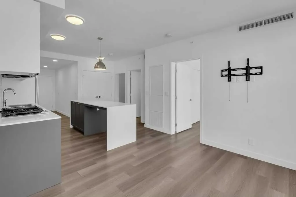 327 9a Street NW Calgary AB T2N1T7
