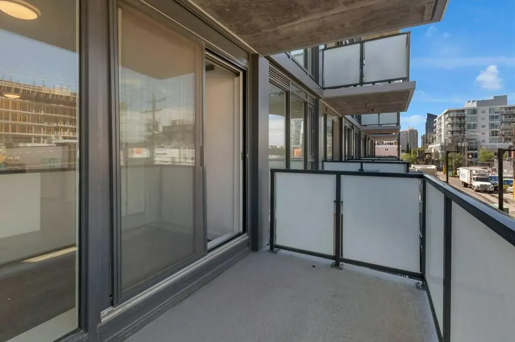 327 9a Street NW Calgary AB T2N1T7
