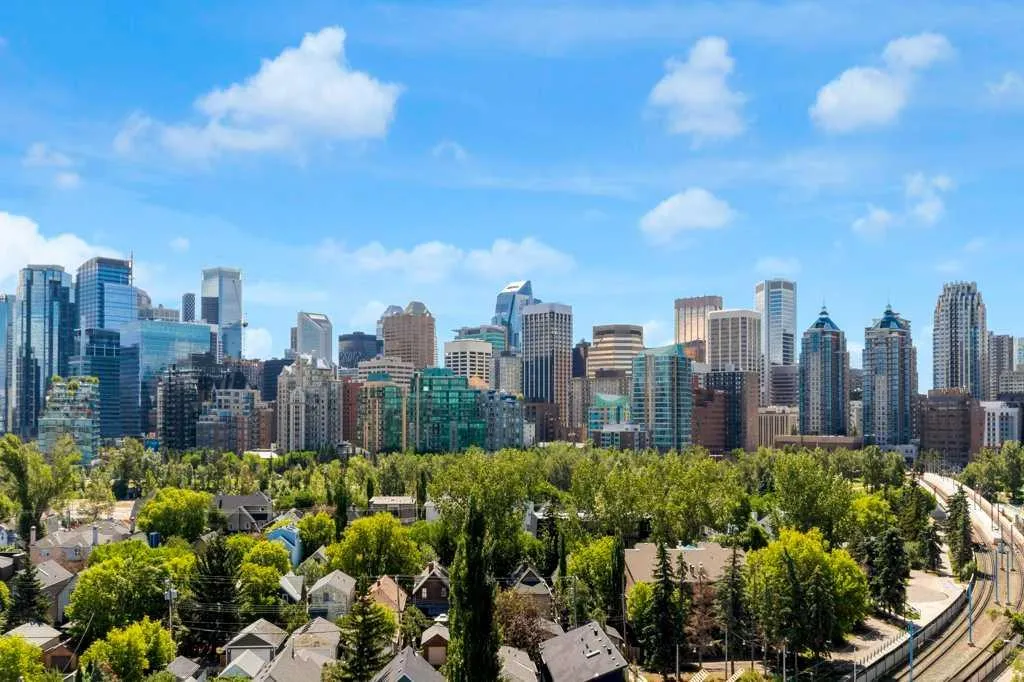 327 9a Street NW Calgary AB T2N1T7