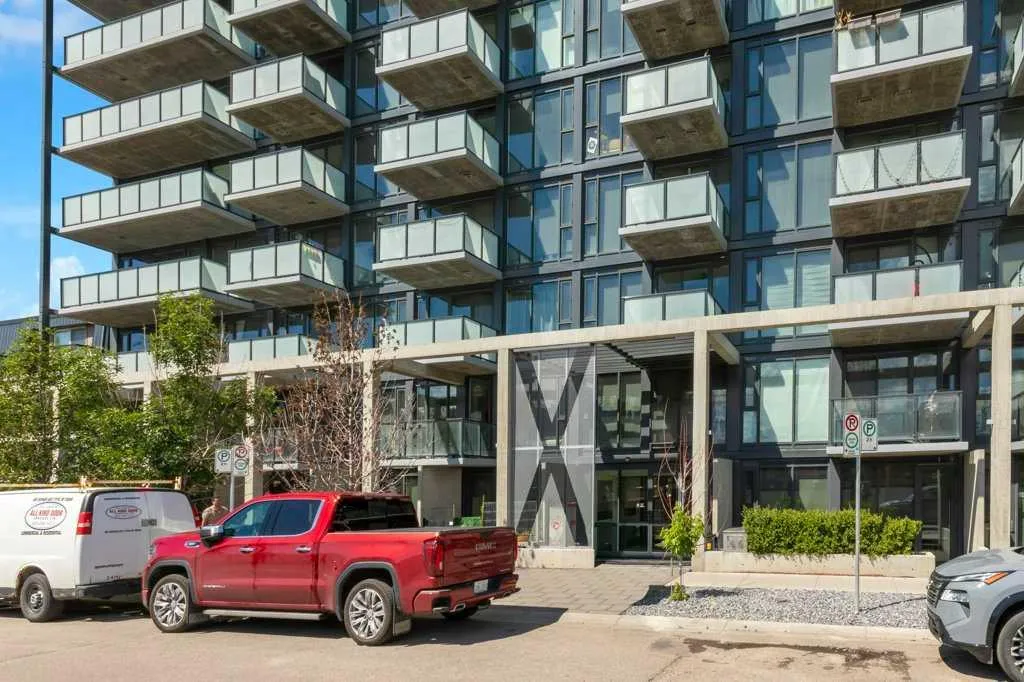 327 9a Street NW Calgary AB T2N1T7