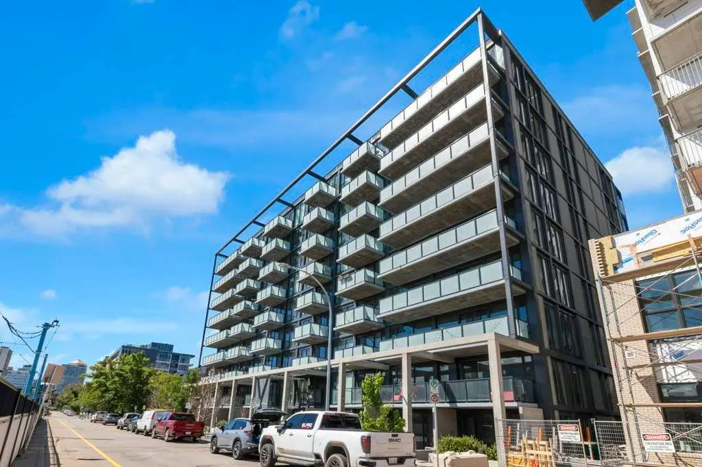 327 9a Street NW Calgary AB T2N1T7