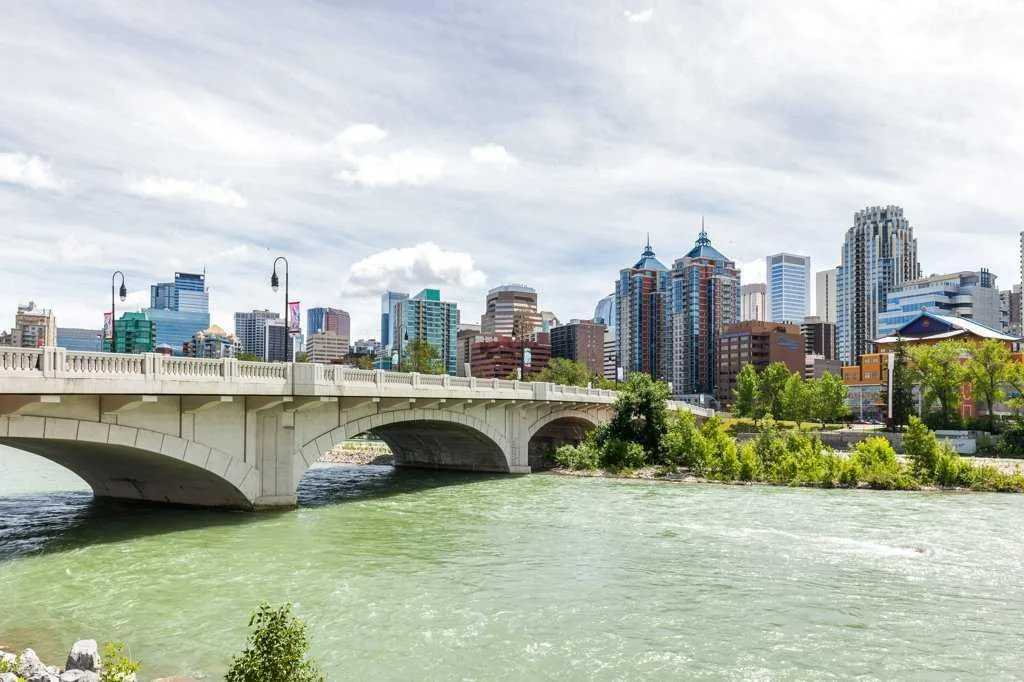 327 9a Street NW Calgary AB T2N1T7