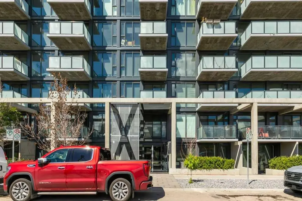 327 9a Street NW Calgary AB T2N1T7