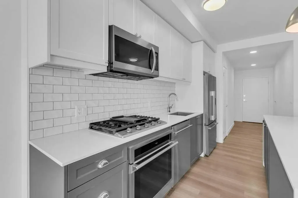 327 9a Street NW Calgary AB T2N1T7