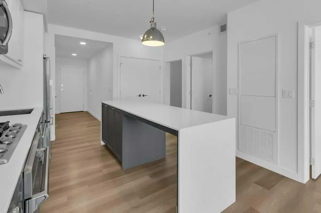 327 9a Street NW Calgary AB T2N1T7