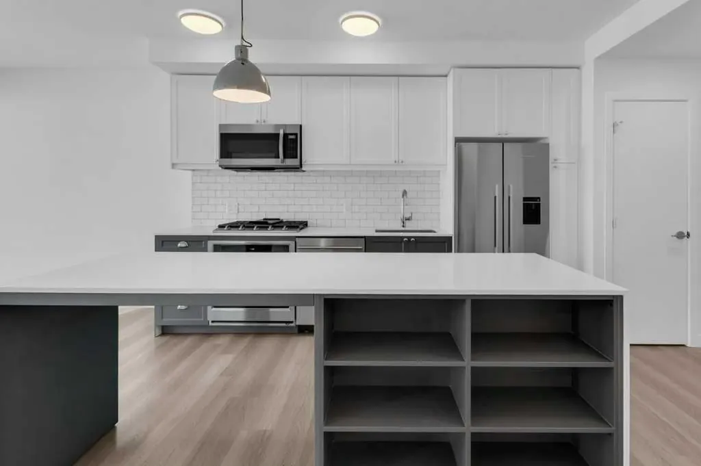 327 9a Street NW Calgary AB T2N1T7