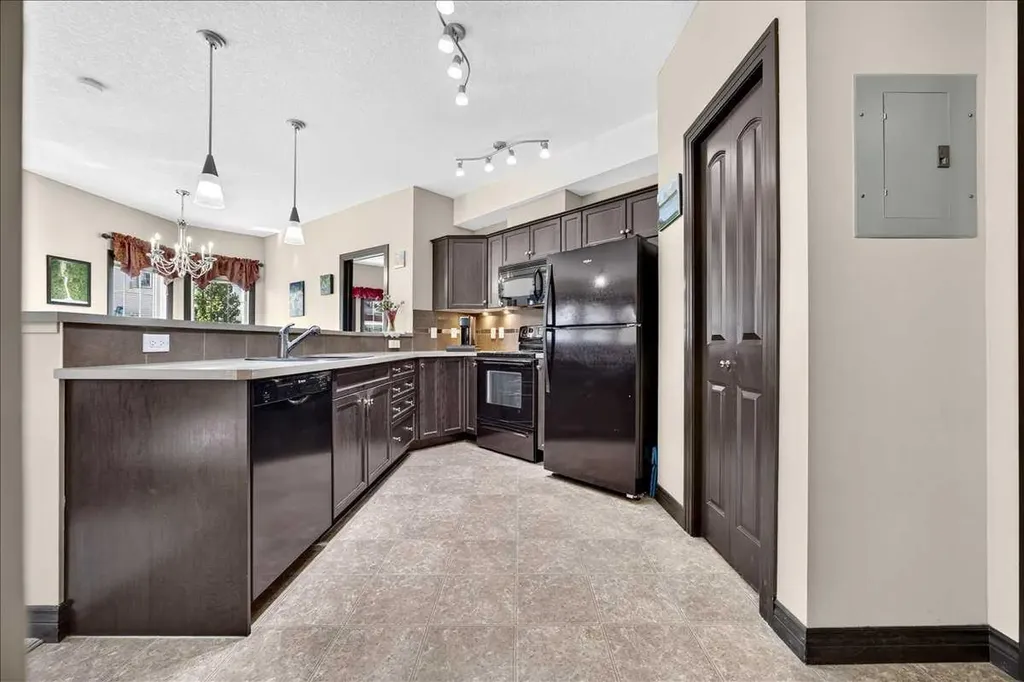 30 Royal Oak Plaza NW Calgary AB T3G 0C1