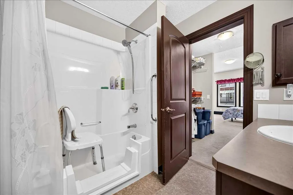 30 Royal Oak Plaza NW Calgary AB T3G 0C1