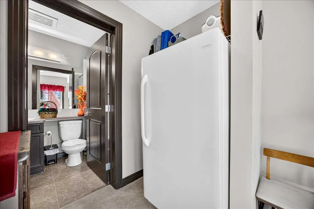 30 Royal Oak Plaza NW Calgary AB T3G 0C1