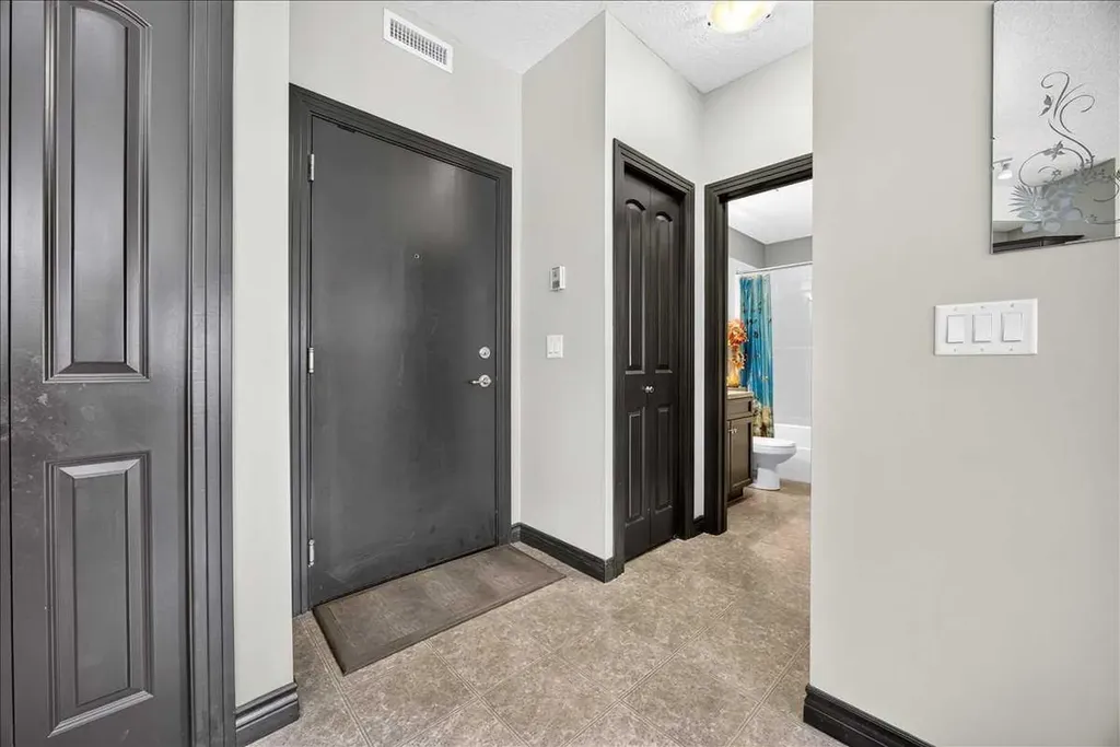 30 Royal Oak Plaza NW Calgary AB T3G 0C1