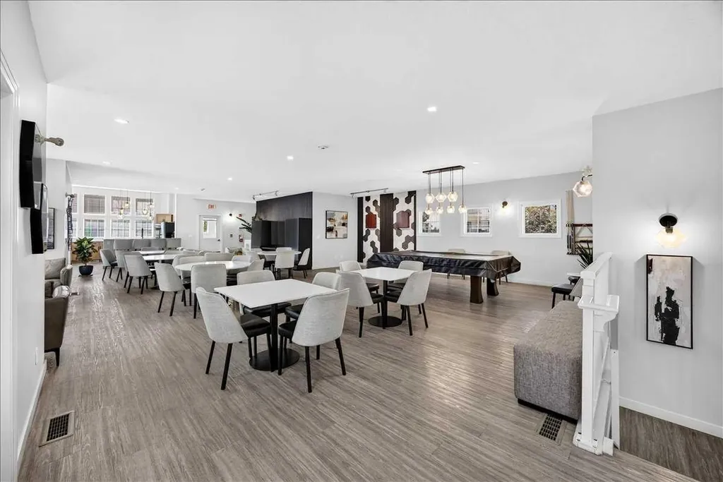 30 Royal Oak Plaza NW Calgary AB T3G 0C1