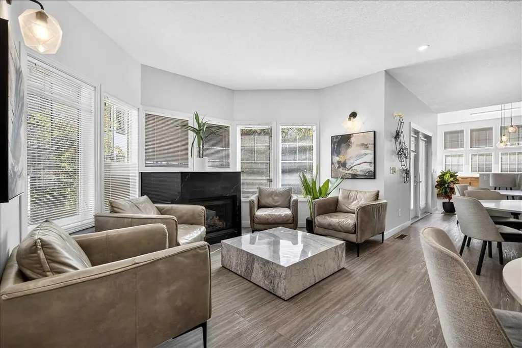30 Royal Oak Plaza NW Calgary AB T3G 0C1