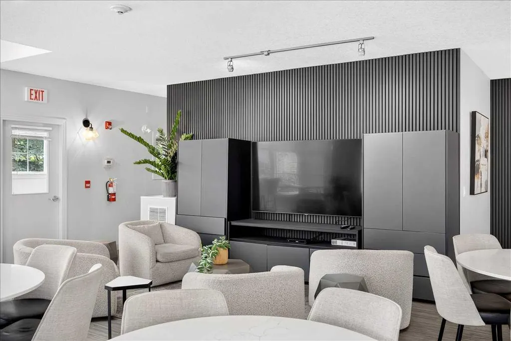 30 Royal Oak Plaza NW Calgary AB T3G 0C1