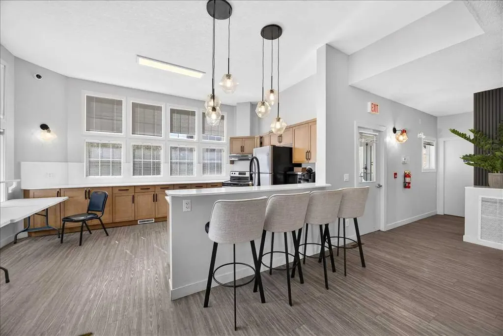 30 Royal Oak Plaza NW Calgary AB T3G 0C1