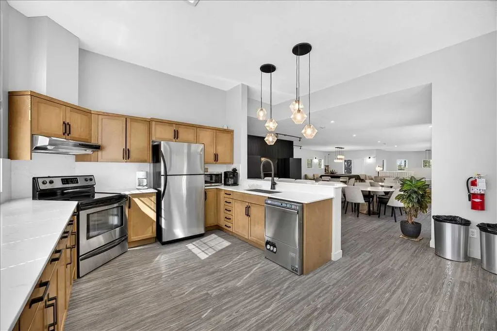 30 Royal Oak Plaza NW Calgary AB T3G 0C1