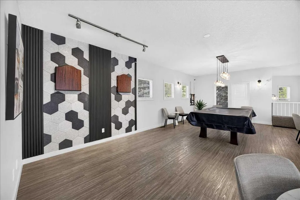30 Royal Oak Plaza NW Calgary AB T3G 0C1