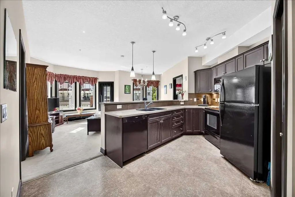 30 Royal Oak Plaza NW Calgary AB T3G 0C1