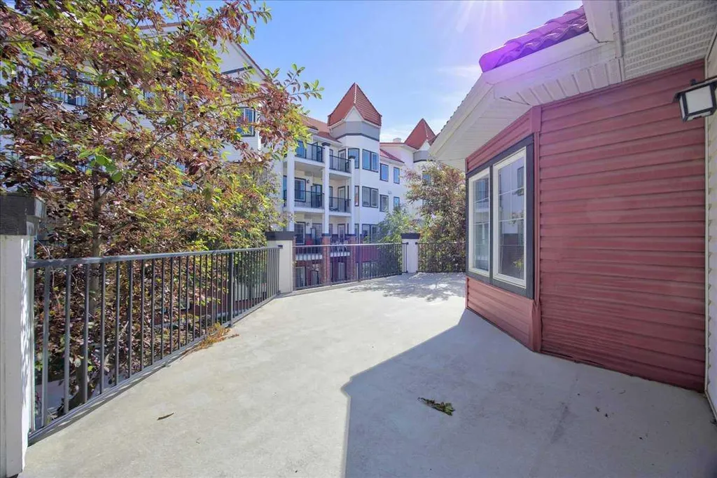 30 Royal Oak Plaza NW Calgary AB T3G 0C1