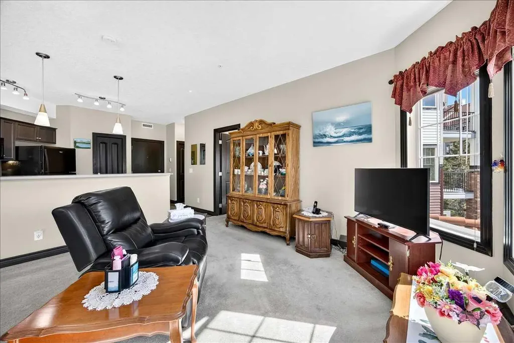 30 Royal Oak Plaza NW Calgary AB T3G 0C1