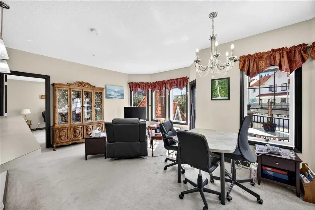 30 Royal Oak Plaza NW Calgary AB T3G 0C1