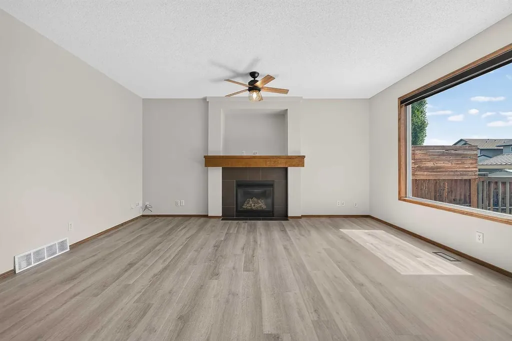 249 Elgin Manor SE Calgary AB T2Z 4Z7