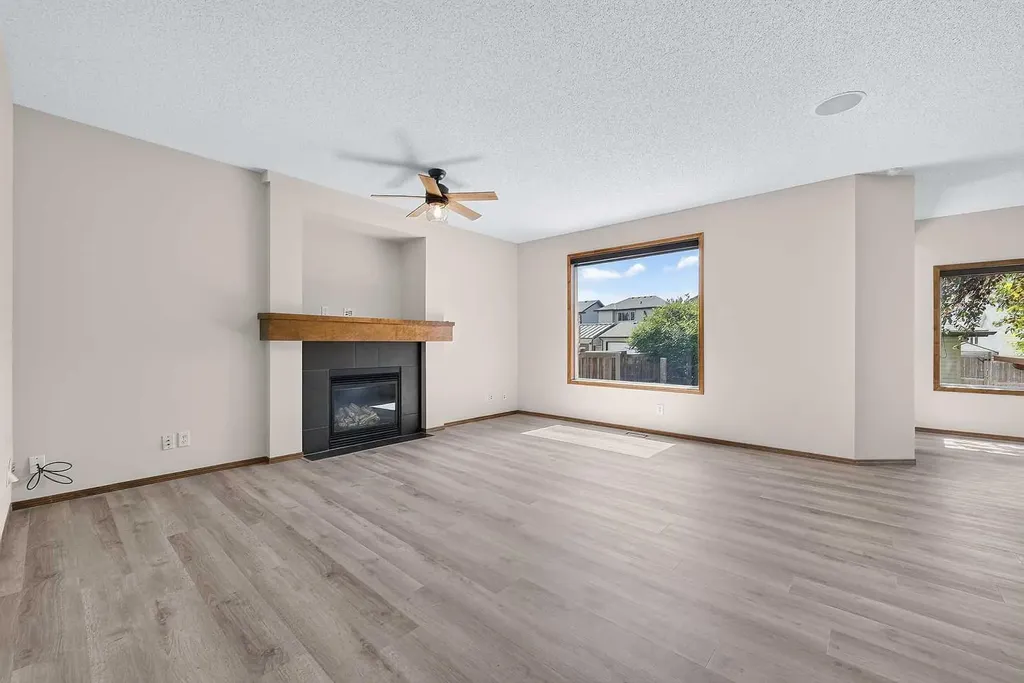 249 Elgin Manor SE Calgary AB T2Z 4Z7