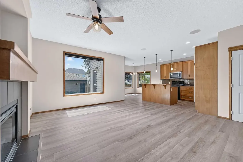 249 Elgin Manor SE Calgary AB T2Z 4Z7