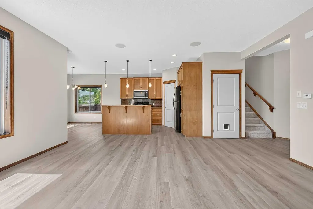 249 Elgin Manor SE Calgary AB T2Z 4Z7