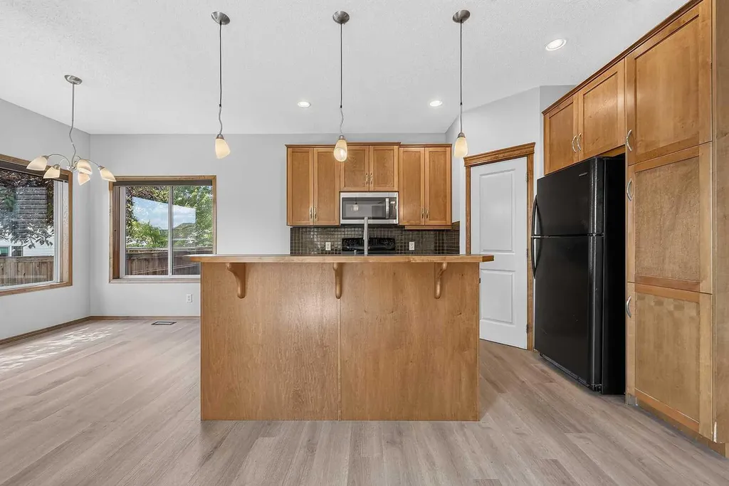 249 Elgin Manor SE Calgary AB T2Z 4Z7