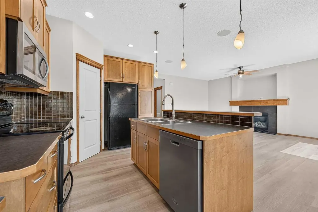 249 Elgin Manor SE Calgary AB T2Z 4Z7