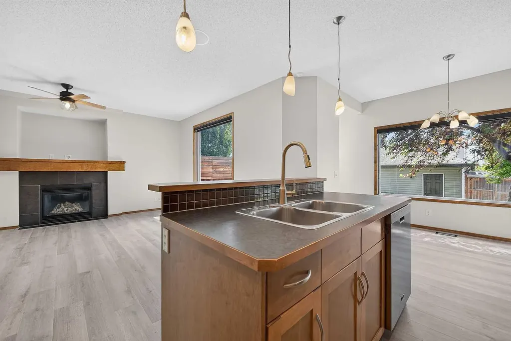 249 Elgin Manor SE Calgary AB T2Z 4Z7