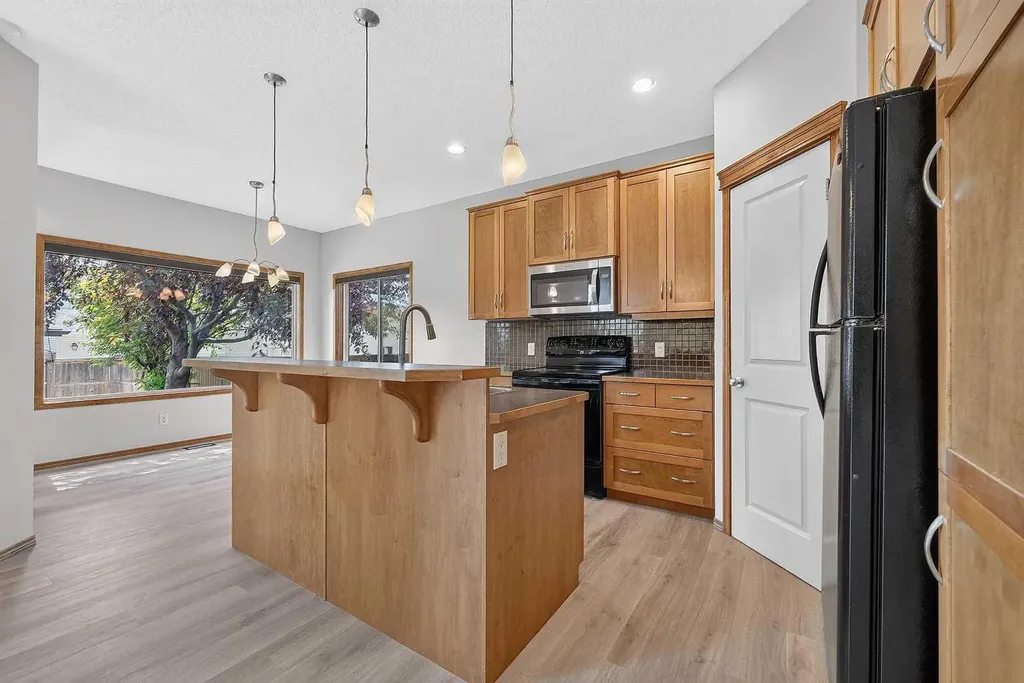 249 Elgin Manor SE Calgary AB T2Z 4Z7