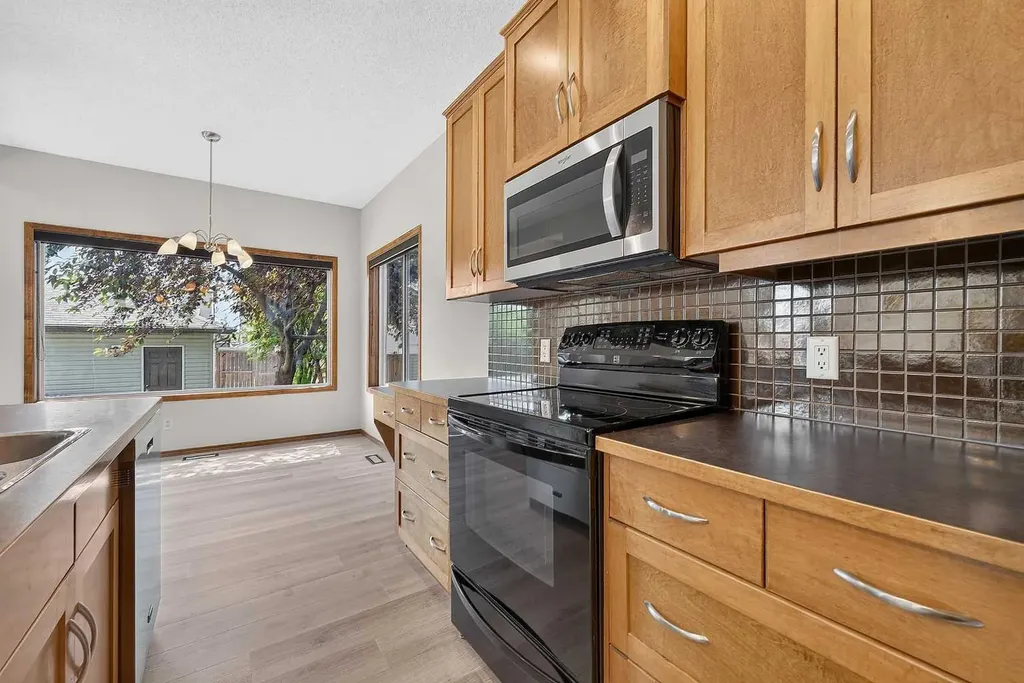 249 Elgin Manor SE Calgary AB T2Z 4Z7