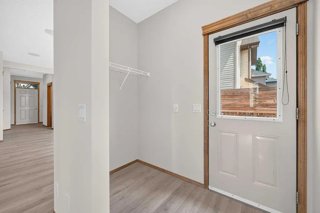 249 Elgin Manor SE Calgary AB T2Z 4Z7