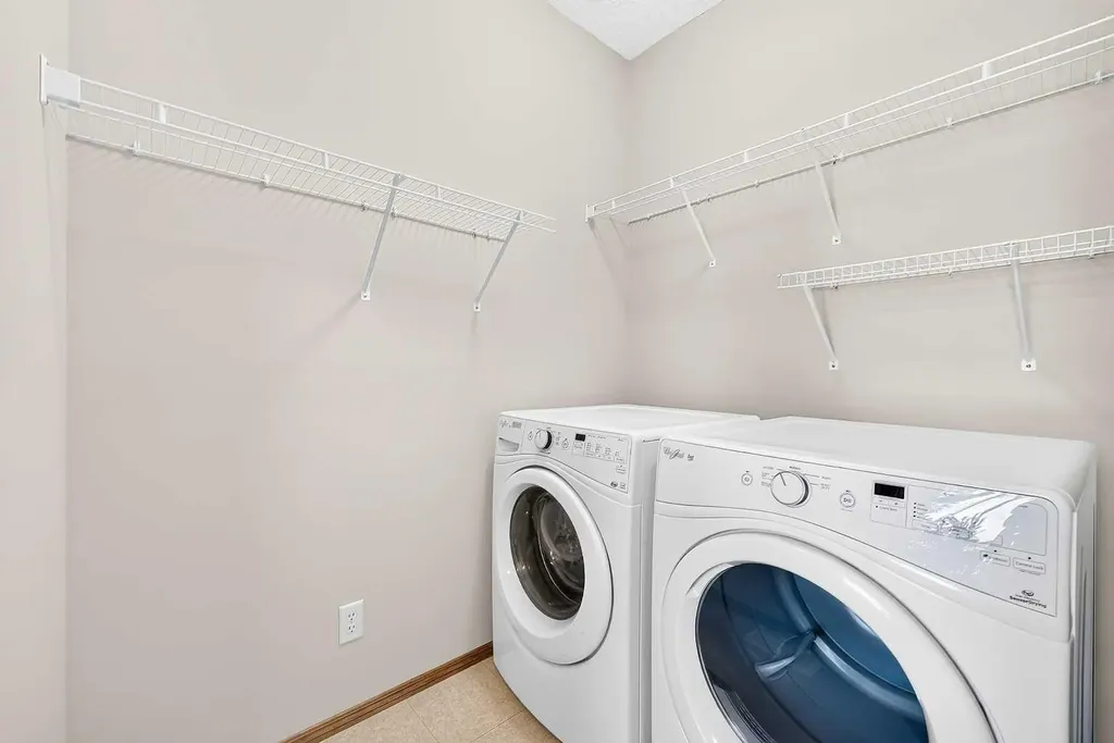 249 Elgin Manor SE Calgary AB T2Z 4Z7