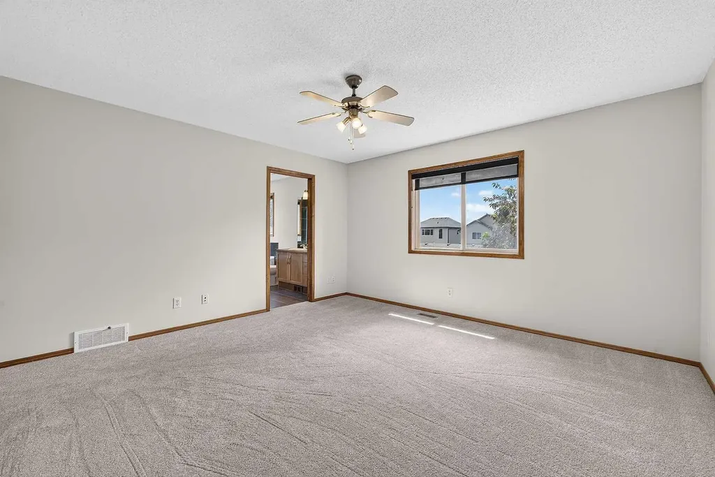 249 Elgin Manor SE Calgary AB T2Z 4Z7
