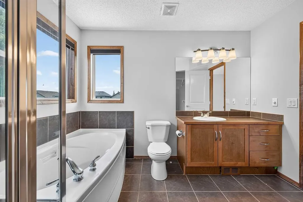 249 Elgin Manor SE Calgary AB T2Z 4Z7