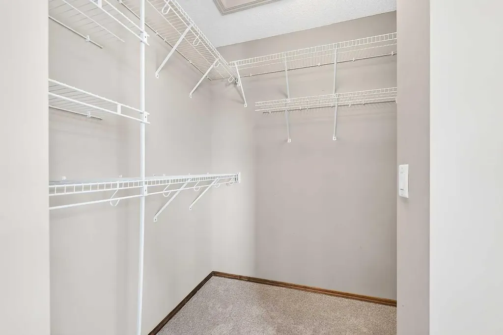 249 Elgin Manor SE Calgary AB T2Z 4Z7