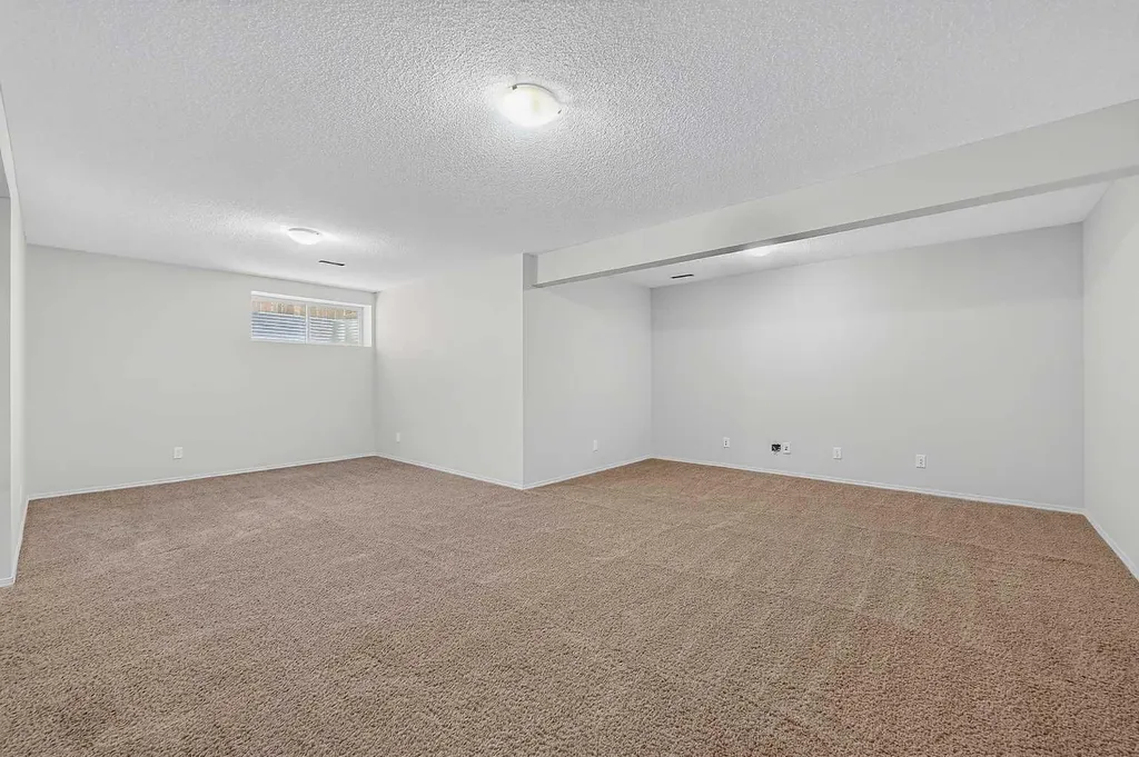 249 Elgin Manor SE Calgary AB T2Z 4Z7