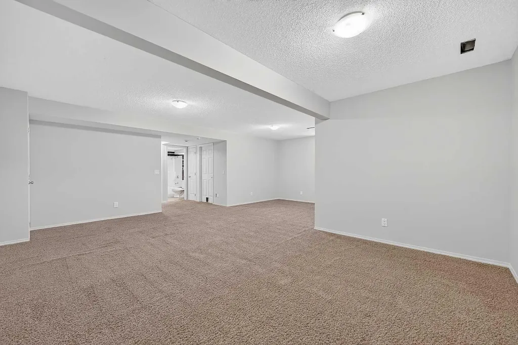 249 Elgin Manor SE Calgary AB T2Z 4Z7