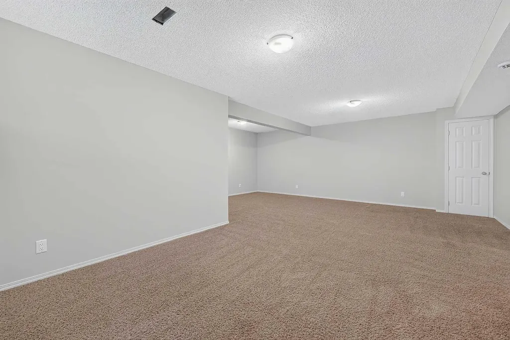 249 Elgin Manor SE Calgary AB T2Z 4Z7