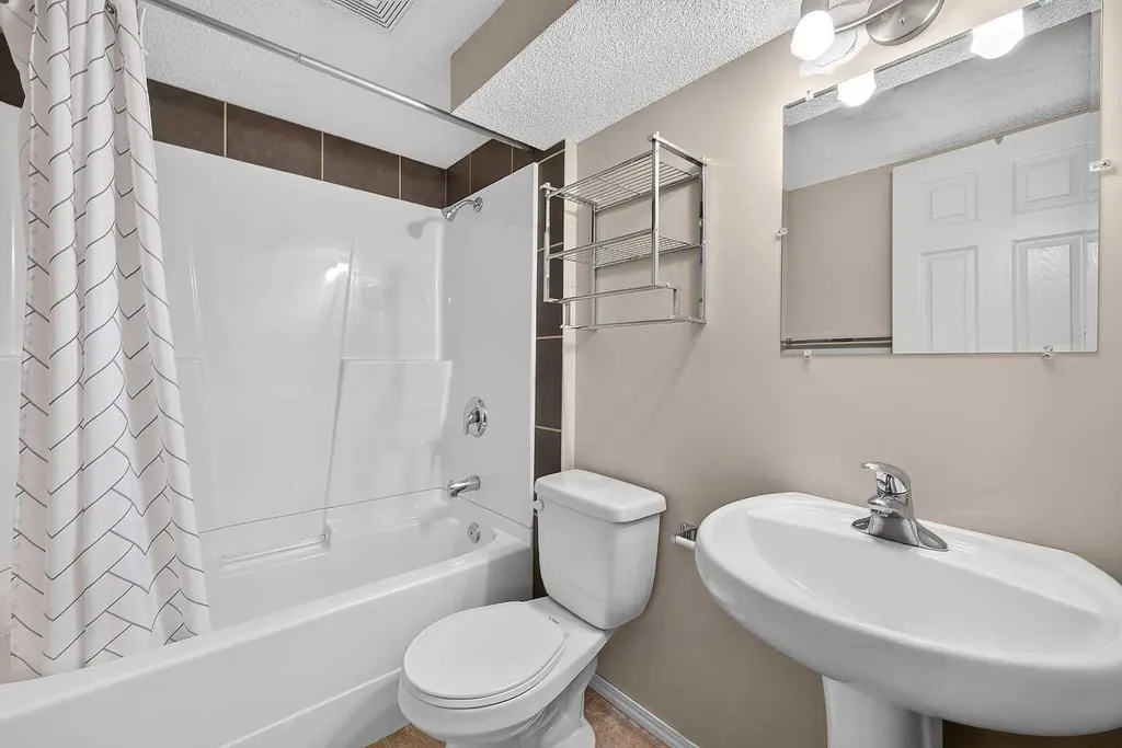 249 Elgin Manor SE Calgary AB T2Z 4Z7
