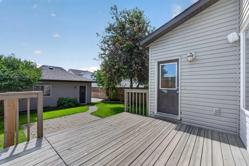 249 Elgin Manor SE Calgary AB T2Z 4Z7