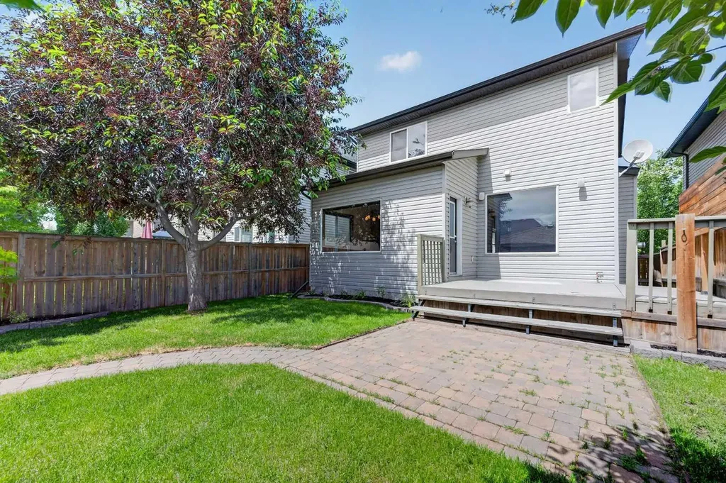 249 Elgin Manor SE Calgary AB T2Z 4Z7